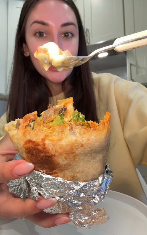 I will be dreaming about this burrito until the next time I get it 🌯 and RIP to my voice #burrito #eatwithme #mukbang #FoodTok #sffoodie 