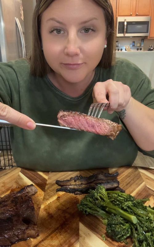 We always love a good steak!😍 #Steak #Mukbang #EatingMukbang #EatWithMe #Foodie 