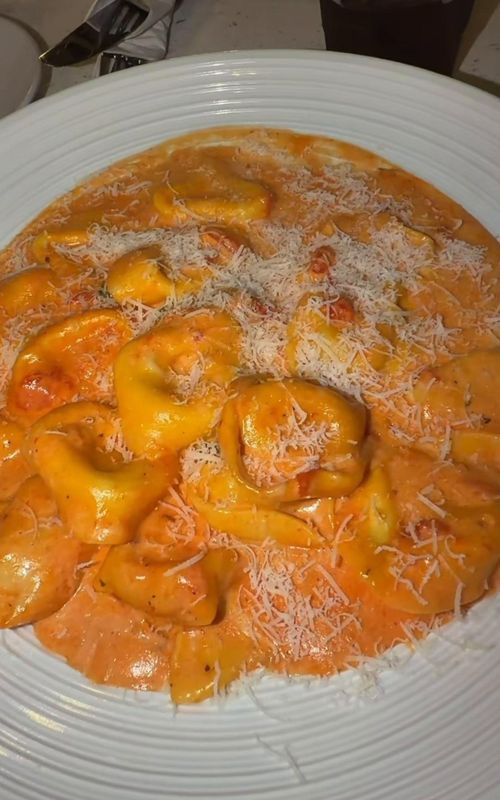 Trying out The Olive Tree in Glen Burnie, MD for our 1000 followers special Don’t mind the tags Italian food in maryland #dmv #food #review #gypsy #italian 