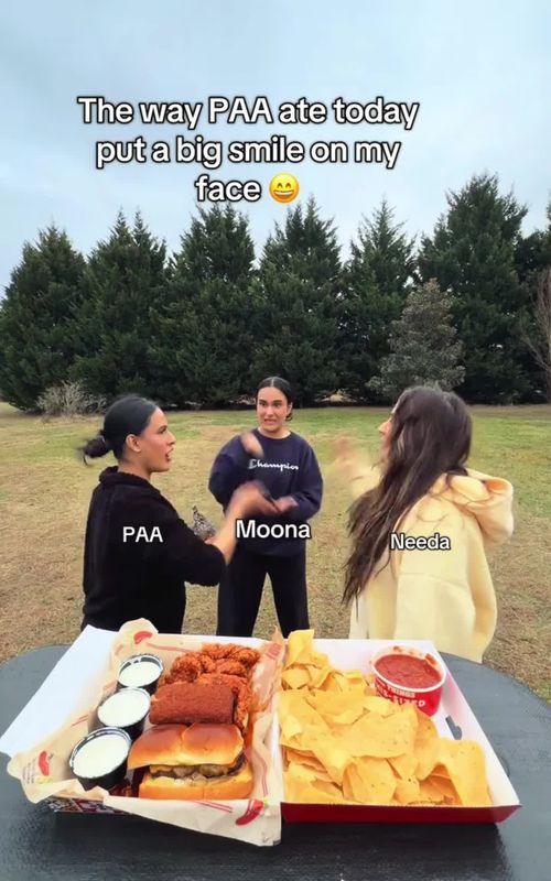 @MOONAdoesn’t play when it comes to@Chili’s Grill & Bar😭@Taaabbbyy @needalivelifeyou guys need to do better 🫢#chilischeesepull #rockpaperscissors #foodchallenge #trending #foodchalleges            