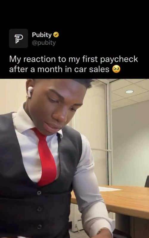 💸💸 First paycheck after a month in car sales, and the reaction says everything. This is your sign to keep going, the hard work does pay off!  (@maxciassells via IG) #viral #pubity #wholesome
