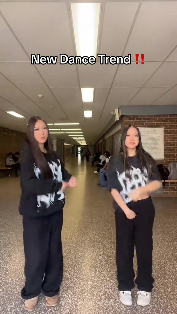 New Easy Trending TikTok Dance #fyp #dance #trending #viral #blowthisup 