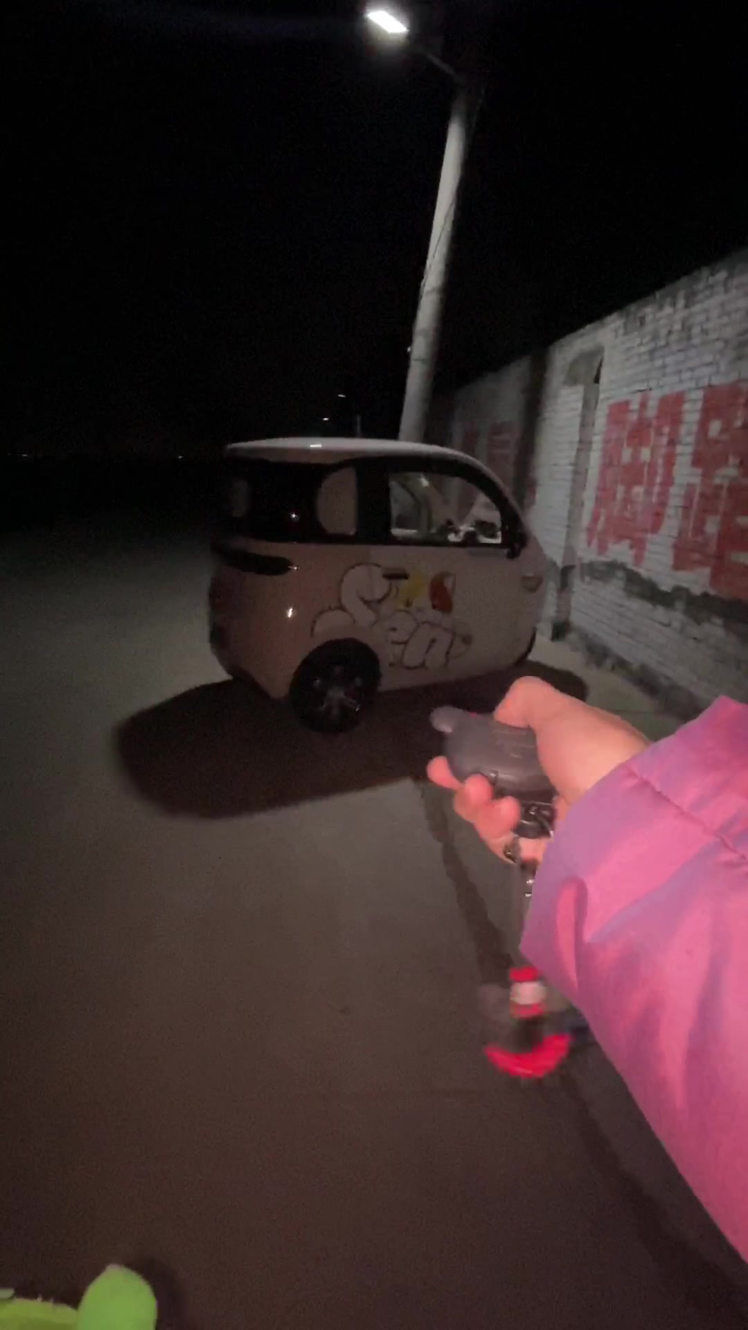 After a tiring day, I finally have my own time to relax, hahahaha.🤪🤪🤪By the way, it's not cold in the car, and there is a heater.🥰#minicar #electriccar #campinglife #limousine #Outdoors #relax #Happy #fyp 