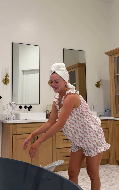 THE SWIRL CONE…I screamed literally😂😂what time are we all going to bed and be honest HOW OFTEN do you wash your sheets🤪 #motherhood #MomsofTikTok #fyp #nightroutine 