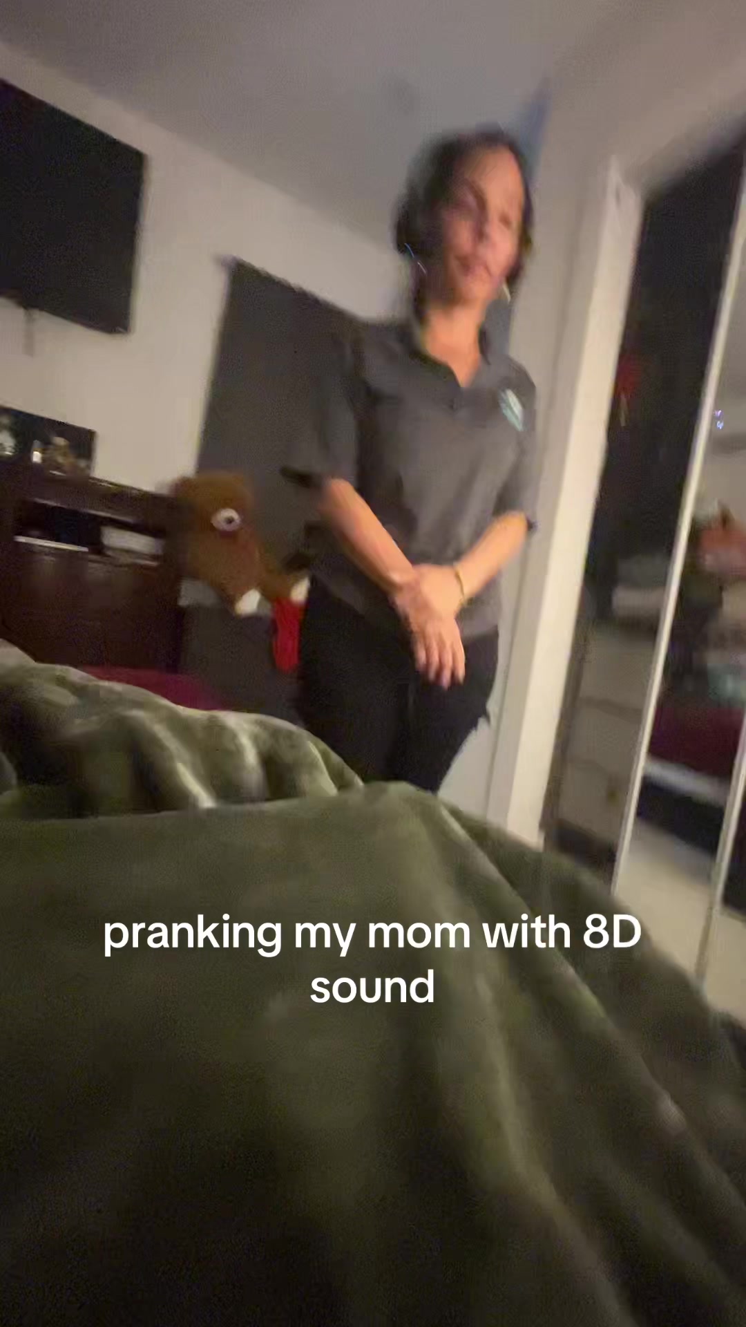 listen with earphones please🤣🤣 #prank #risa #joke #fyp #foryoupage 