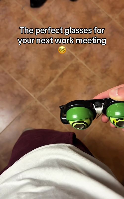 Would you wear this?😭 #gadget #giftideas #funnyglasses #funnygadget These viral gadget glasses are the funniest and most ridiculous gift for your girlfriend. I can't stop laughing every time she pulls the string.