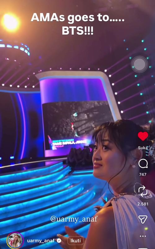 Taehyung reaction to "Dracula - Jennie" at AMAS #taehyung #jennie #btsarmy #amas #taennie 